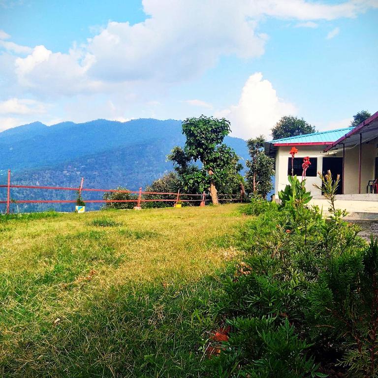 Hotel Chaukhamba Resort