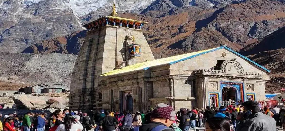 Baba Kedarnath's Dev Doli on its Way to Guptkashi, Marking the Commencement of Char Dham Yatra 2024